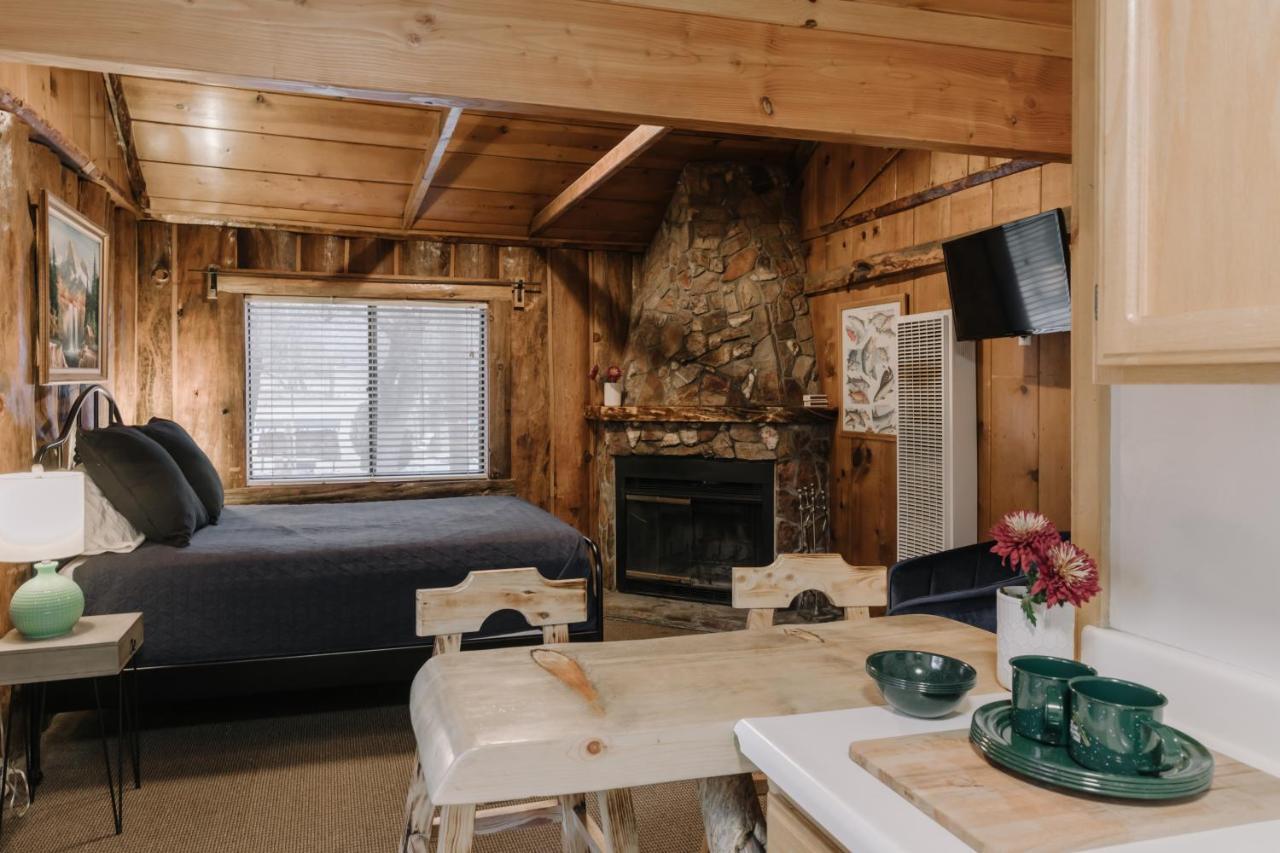 Oak Knoll Lodge Биг Беър Лейк Екстериор снимка
